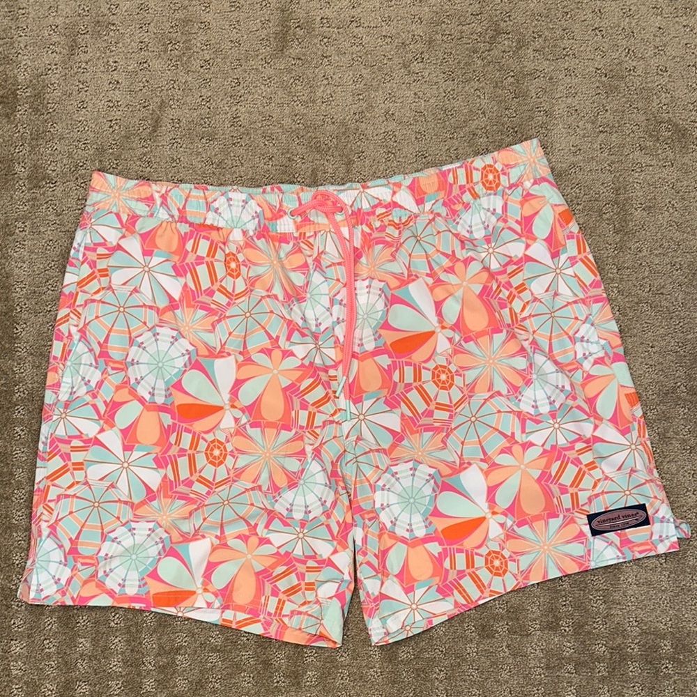 NWT - Vineyard Vines Mens Tropical Floral Printed Chappy Swim Trunks Shorts